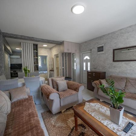 Apartman Anja Risan Exterior photo