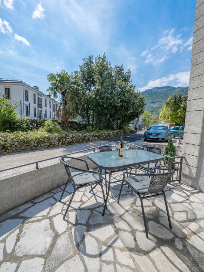 Apartman Anja Risan Exterior photo