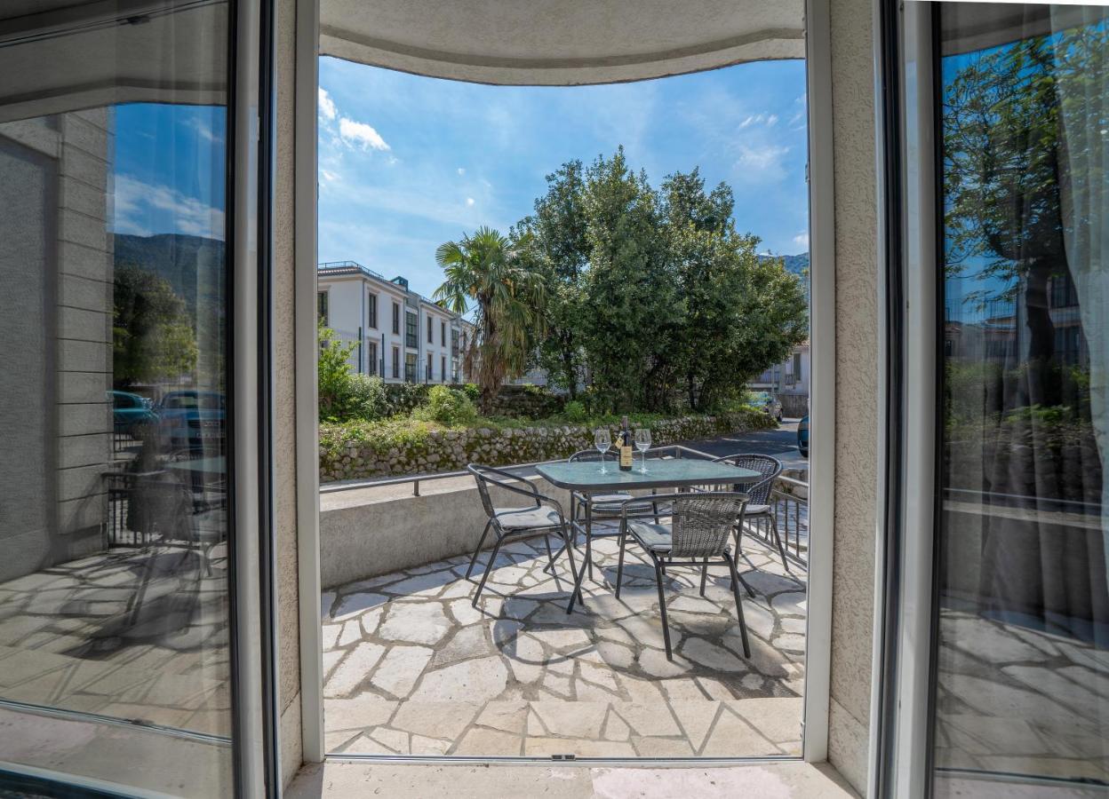 Apartman Anja Risan Exterior photo