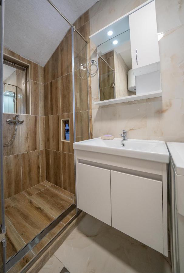 Apartman Anja Risan Exterior photo