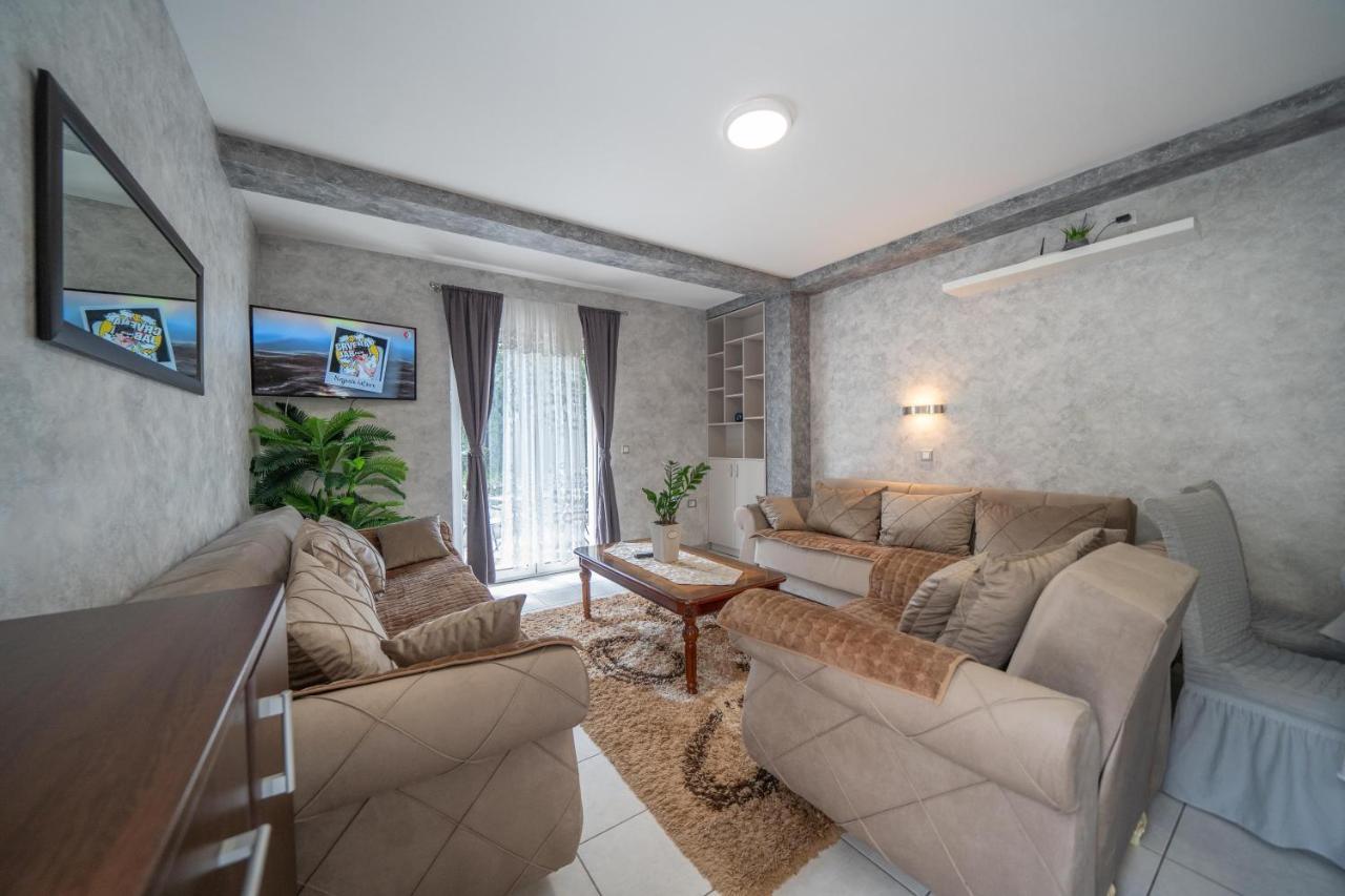 Apartman Anja Risan Exterior photo