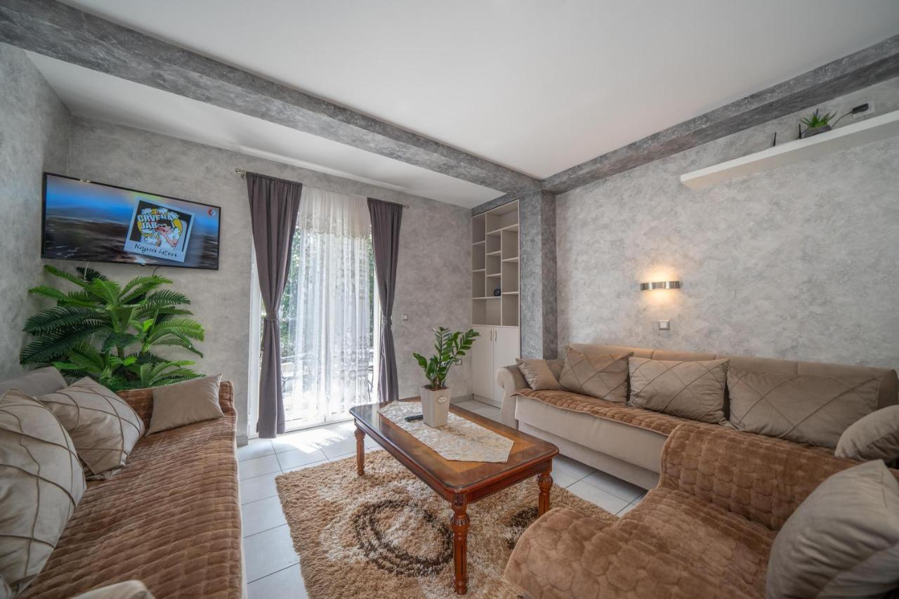 Apartman Anja Risan Exterior photo