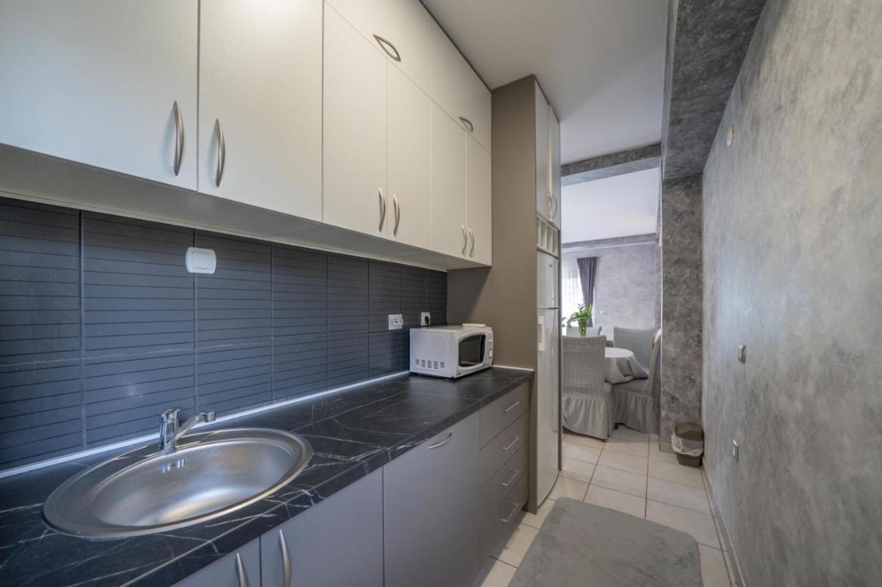 Apartman Anja Risan Exterior photo